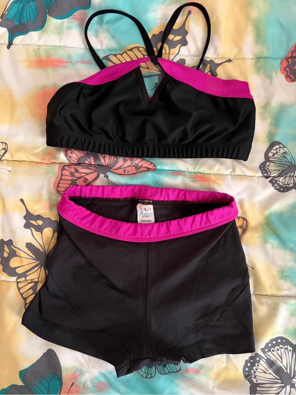 Black & Fuchsia Two-Piece Sport practice set Crop Top + Shorts